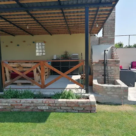 77 Homestay *