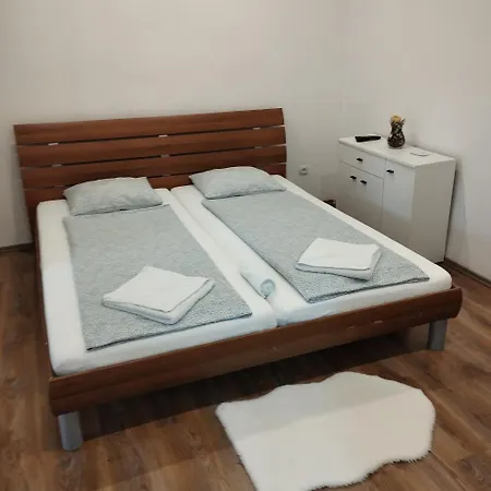 77 Kwatera prywatna *