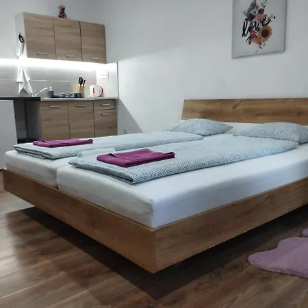 Kwatera prywatna 77 *