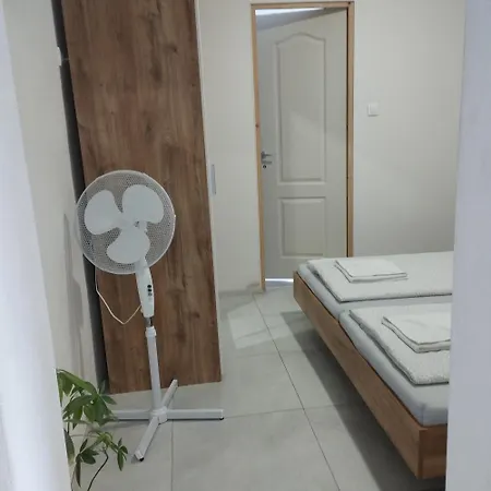77 Homestay Velky Meder
