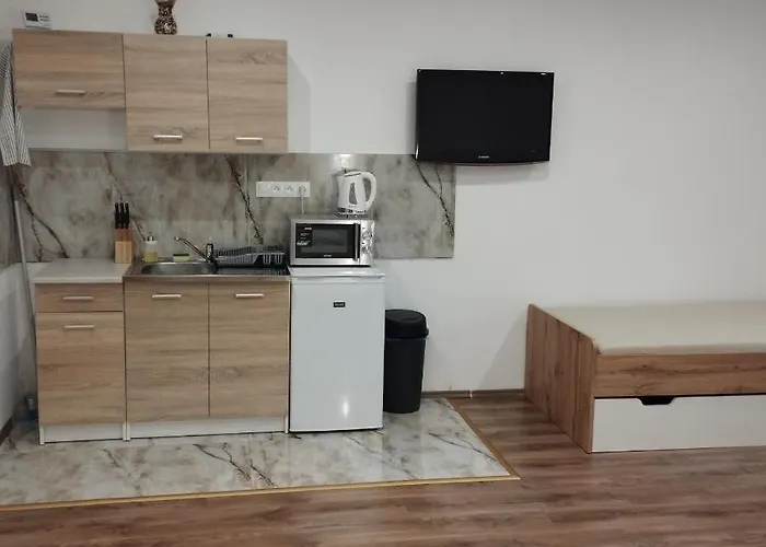 77 Ubytování v soukromí *