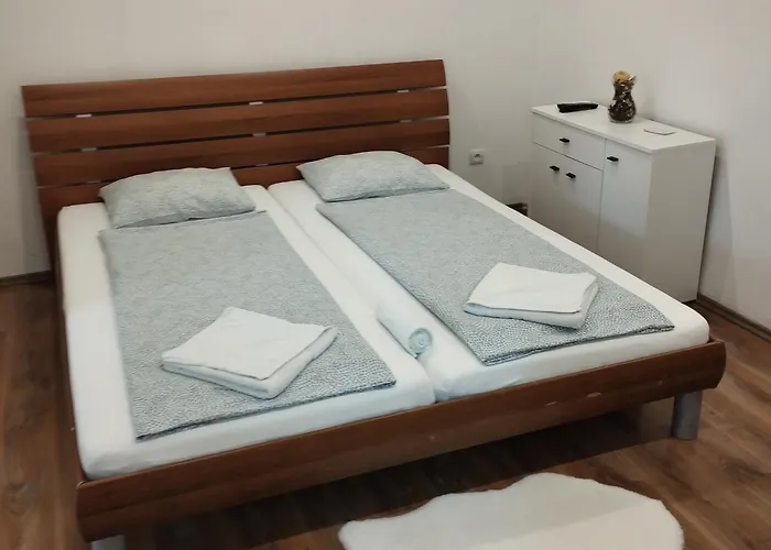 77 Ubytování v soukromí *