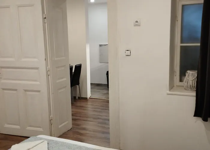 77 Ubytování v soukromí *