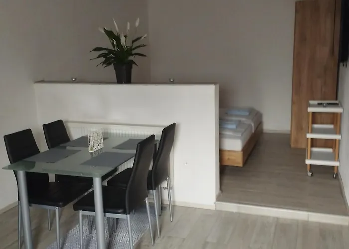 77 Ubytování v soukromí *